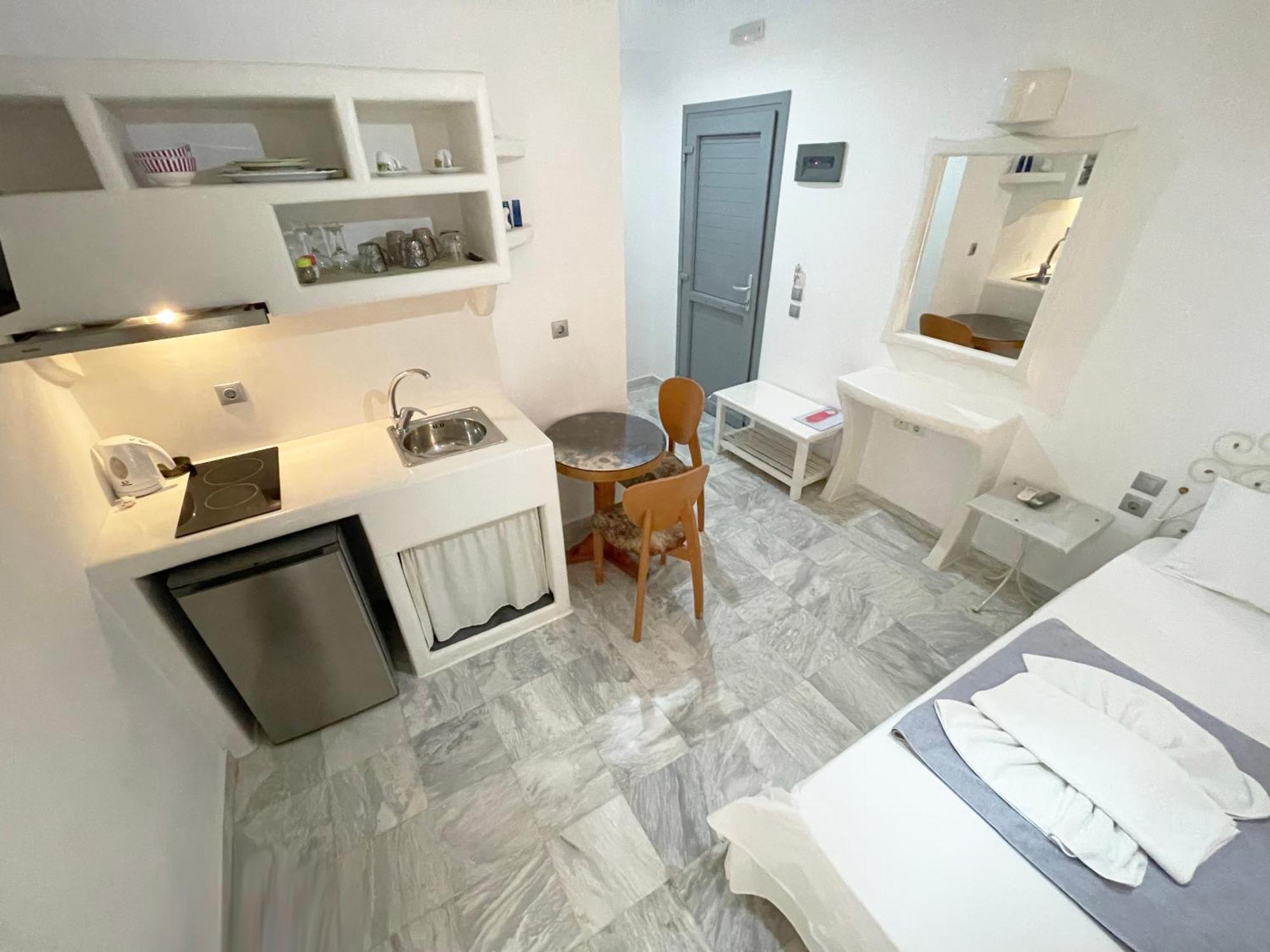 Argo-Milos Adamantas  Exterior photo